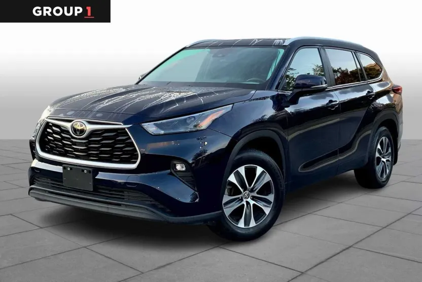2023 Toyota Highlander XLE photo 1