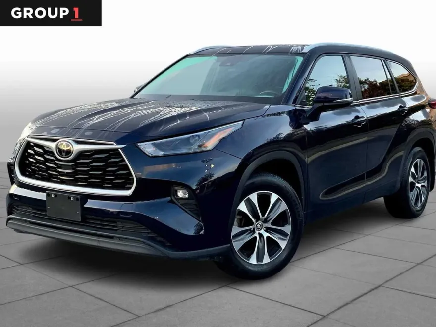 2023 Toyota Highlander XLE photo 1