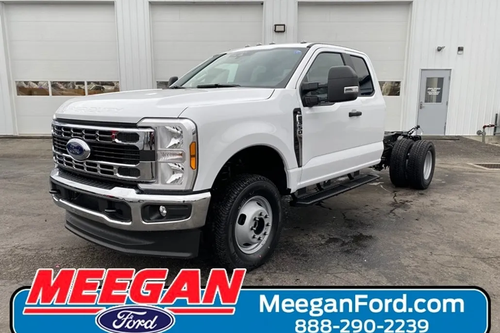 2025 Ford F-350 XL photo 1