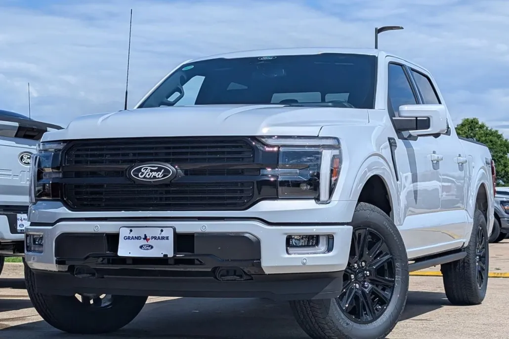 2025 Ford F-150 Platinum photo 1