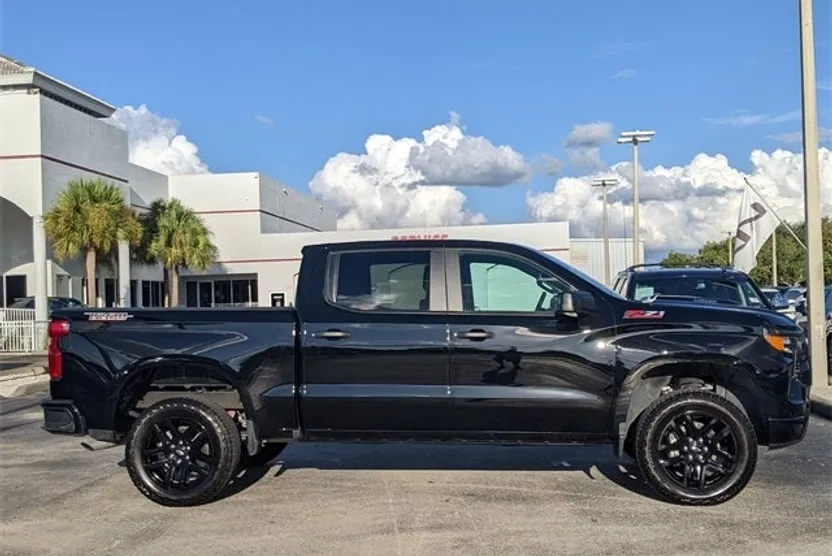 2025 Chevrolet Silverado 1500 Custom Trail Boss photo 1