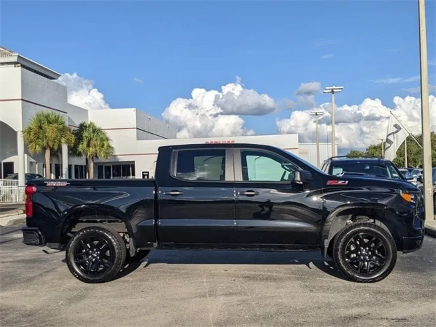 2025 Chevrolet Silverado 1500 Custom Trail Boss photo 1