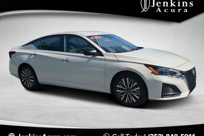 2025 Nissan Altima 2.5 SV photo 1