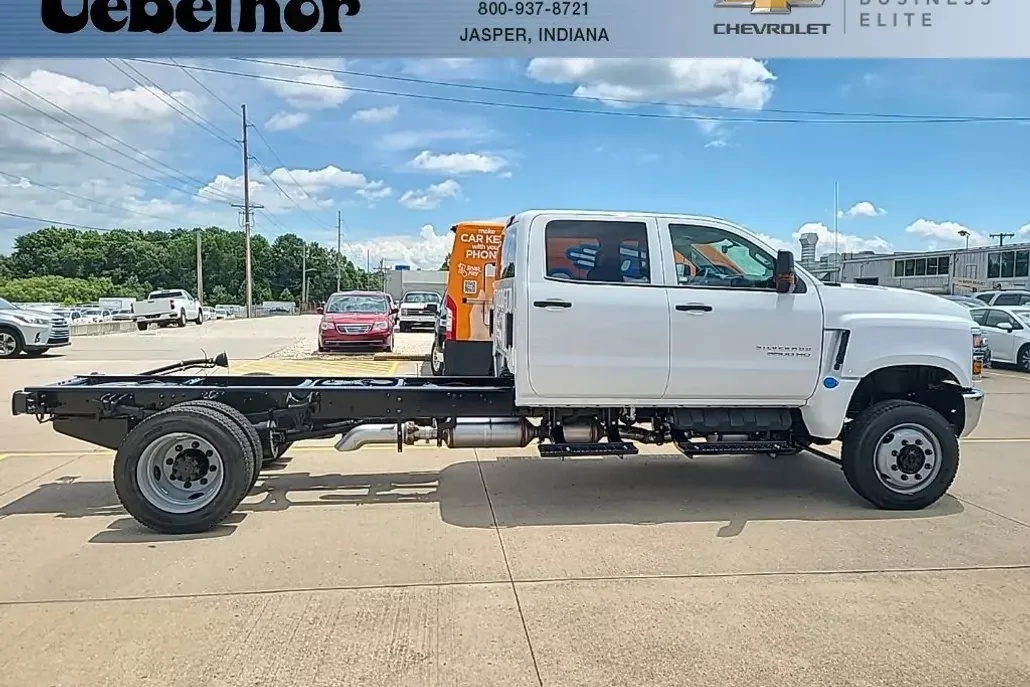 2024 Chevrolet Silverado 5500HD Work Truck photo 1