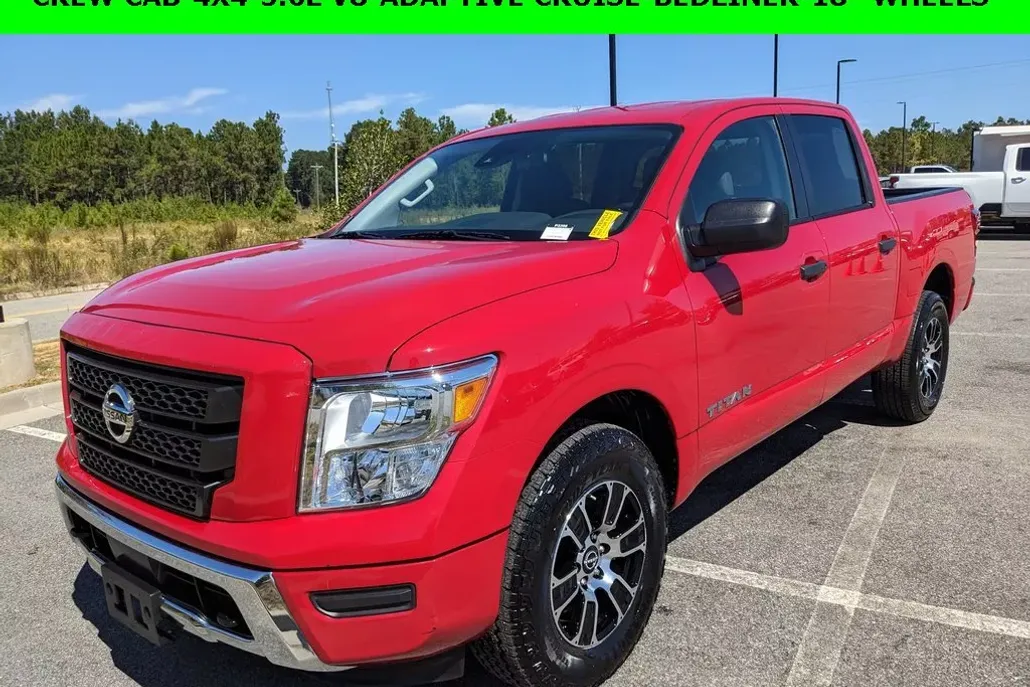2023 Nissan Titan Crew Cab SV photo 1