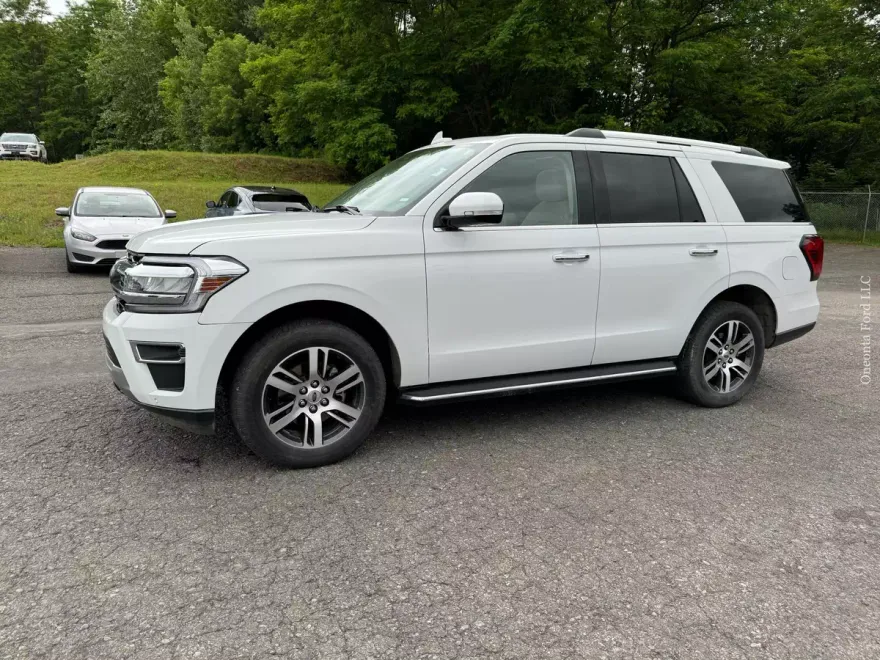 2022 Ford Expedition Limited photo 1