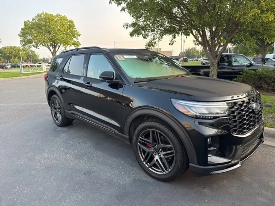 2025 Ford Explorer ST photo 1