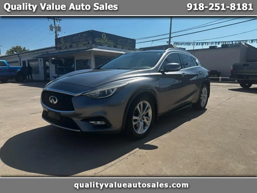 2017 Infiniti QX30 Premium photo 1