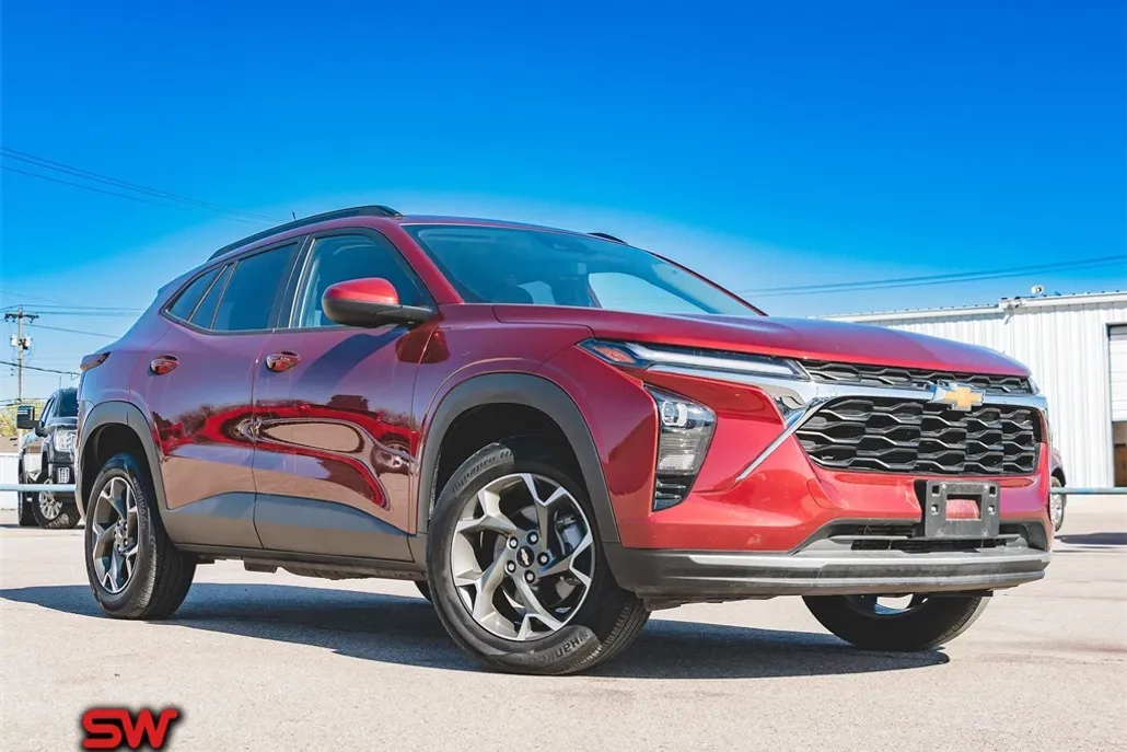 2024 Chevrolet Trax LT photo 1