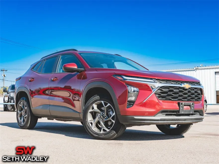 2024 Chevrolet Trax LT photo 1