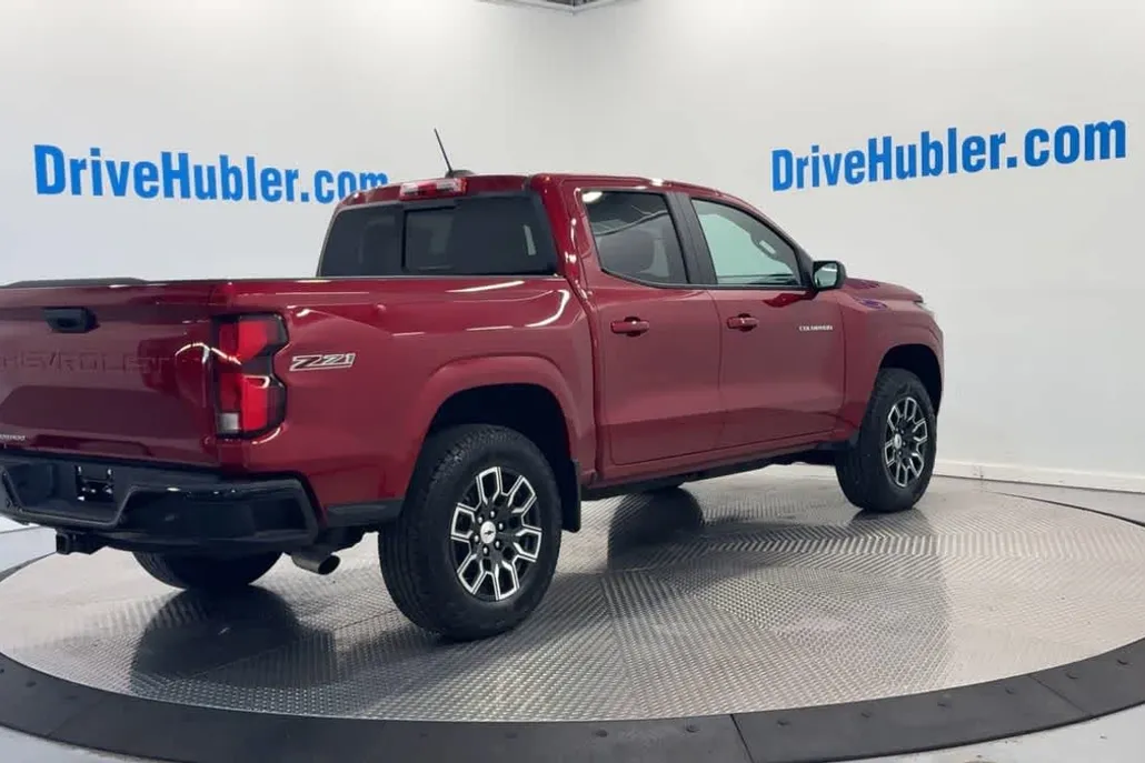 2024 Chevrolet Colorado Z71 photo 1