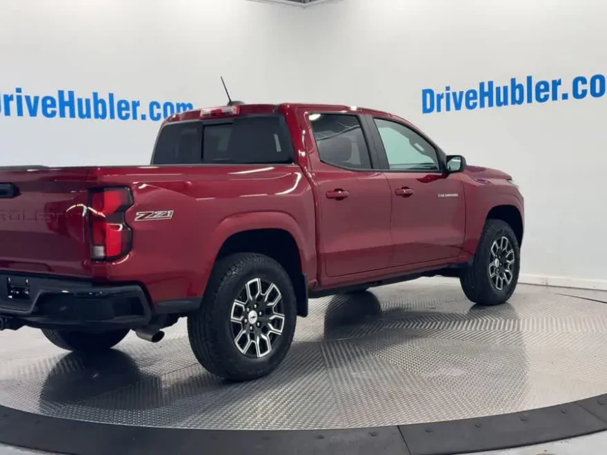 2024 Chevrolet Colorado Z71 photo 1