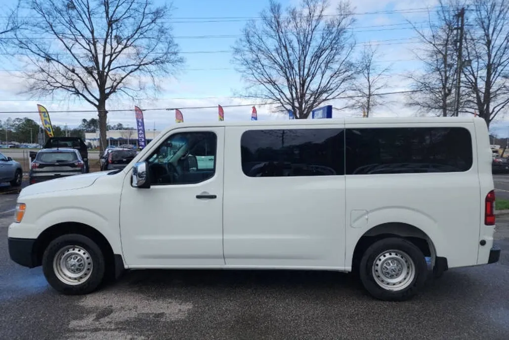 2015 Nissan NV3500 HD SV photo 1