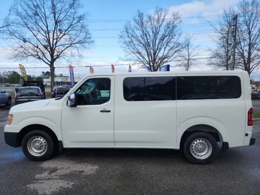 2015 Nissan NV3500 HD SV photo 1