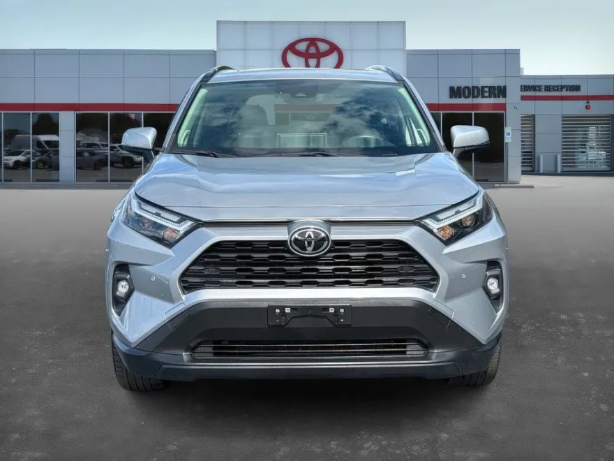 2022 Toyota RAV4 XLE Premium photo 1