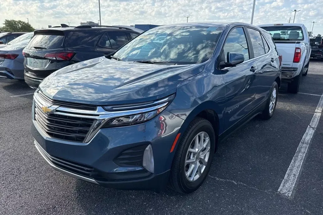 2024 Chevrolet Equinox LT photo 1