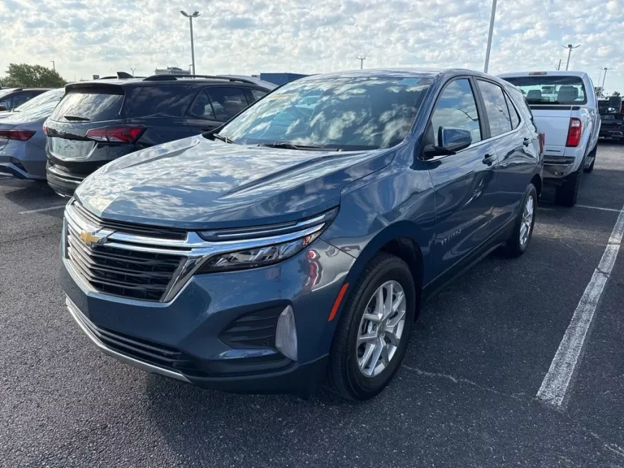 2024 Chevrolet Equinox LT photo 1