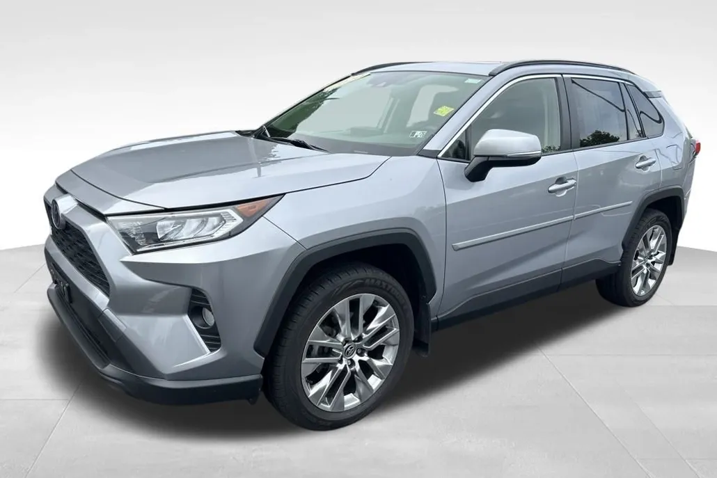 2020 Toyota RAV4 XLE Premium photo 1
