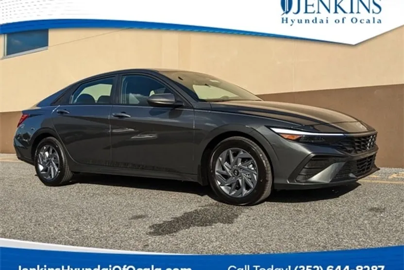 2025 Hyundai Elantra SEL Convenience photo 1