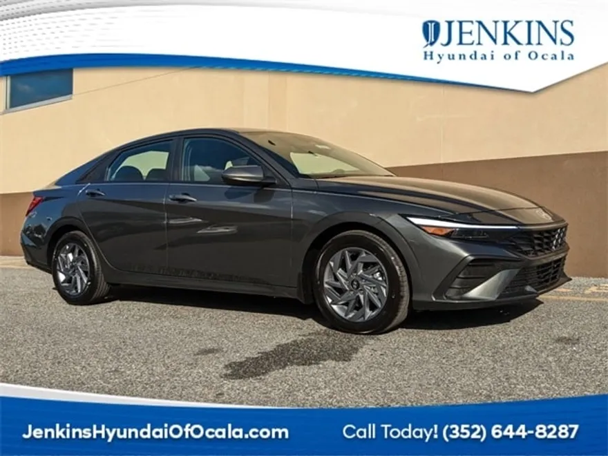 2025 Hyundai Elantra SEL Convenience photo 1