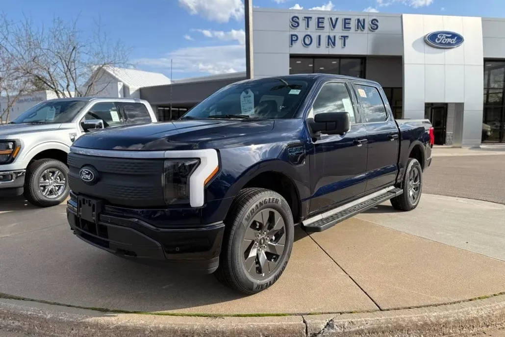 2025 Ford F-150 Lightning photo 1