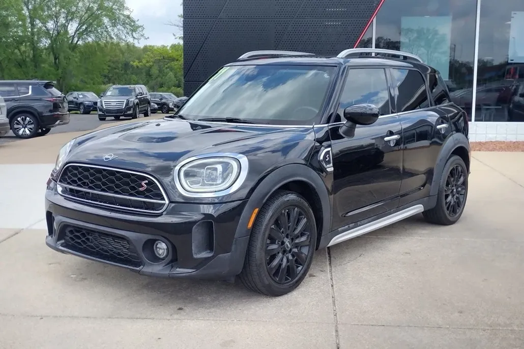 2021 Mini Countryman Classic photo 1