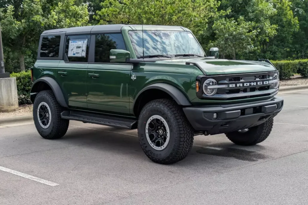 2025 Ford Bronco Outer Banks photo 1