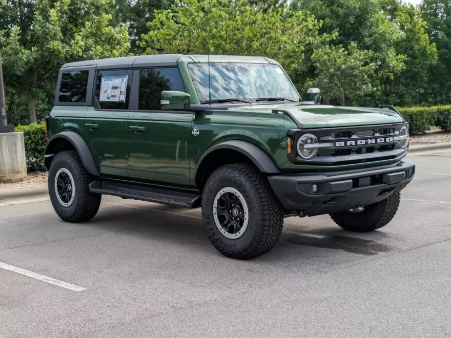 2025 Ford Bronco Outer Banks photo 1
