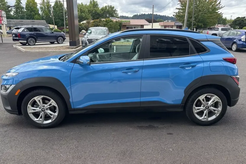 2022 Hyundai Kona SEL photo 1
