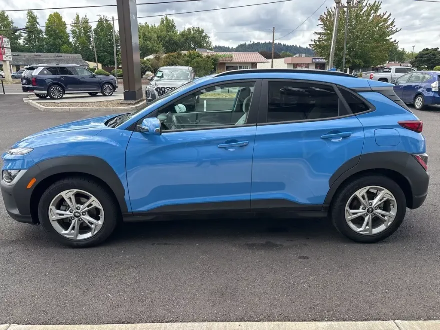2022 Hyundai Kona SEL photo 1