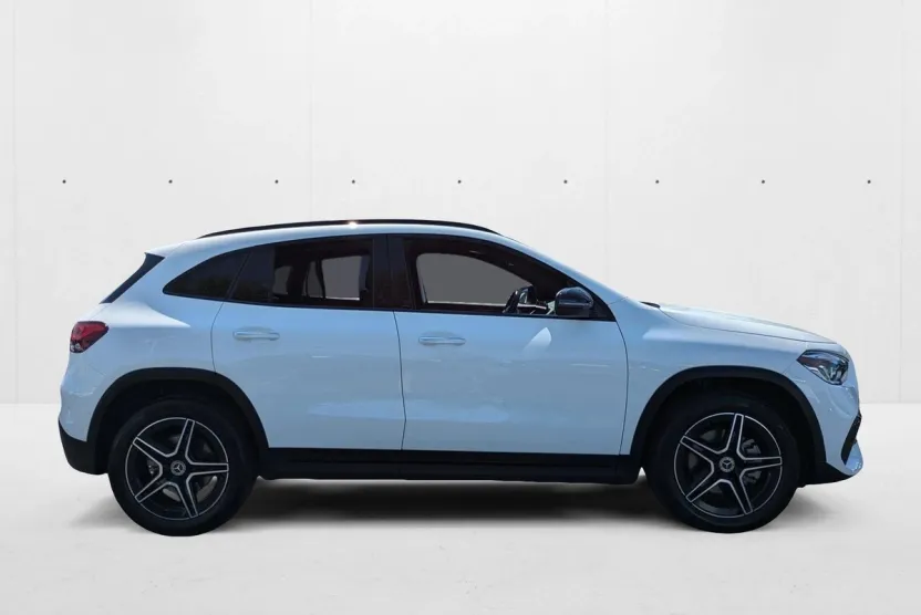 2022 Mercedes Benz GLA 250 photo 1