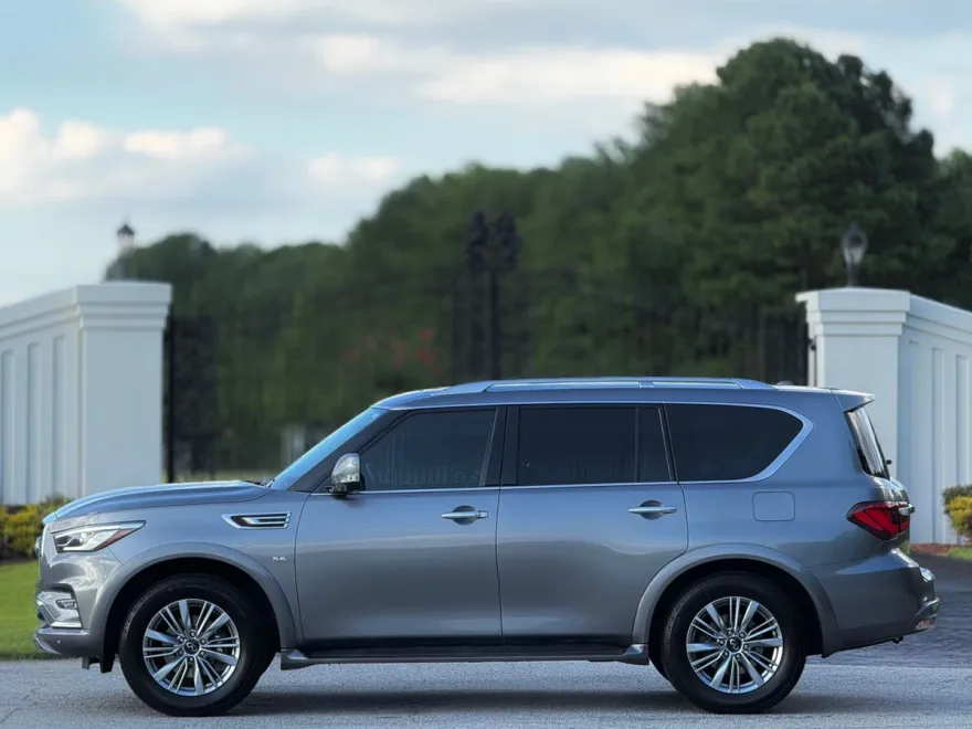 2020 Infiniti QX80 Luxe photo 1