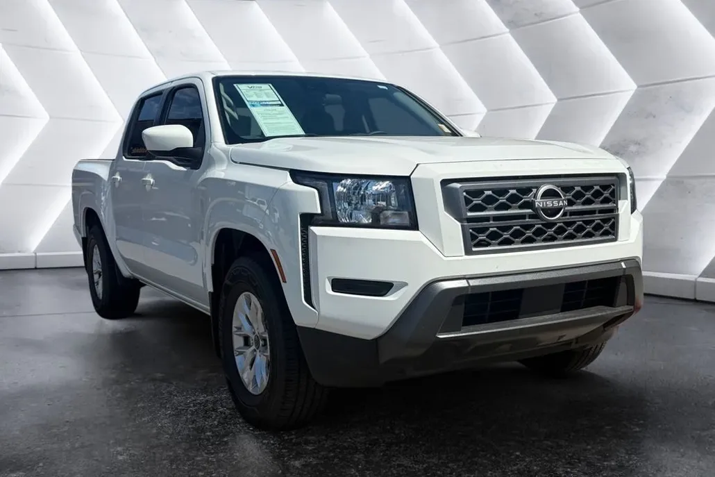 2024 Nissan Frontier SV photo 1