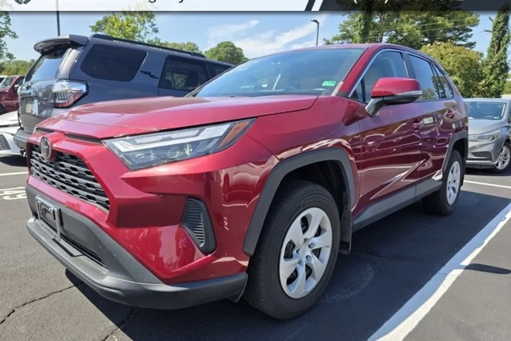 2023 Toyota RAV4 LE photo 1