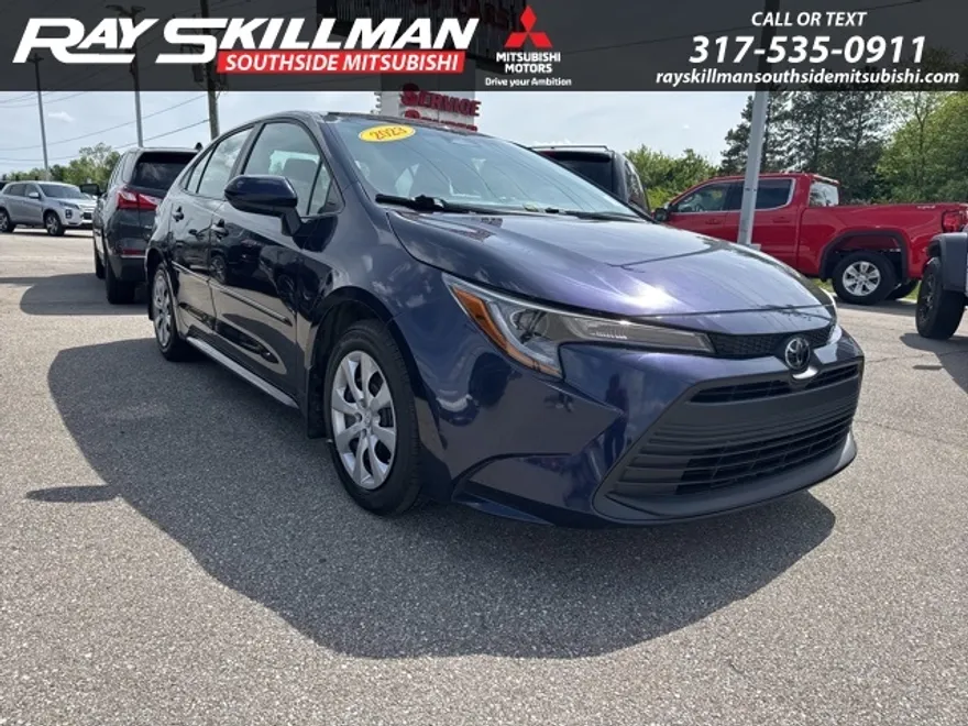 2023 Toyota Corolla LE photo 1