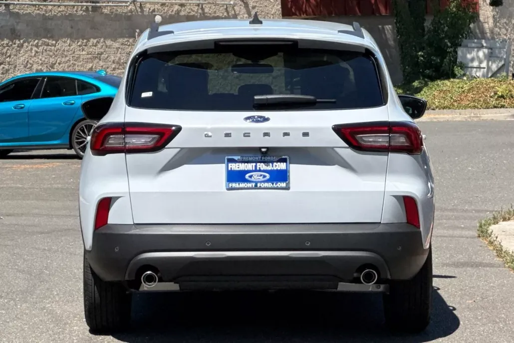 2025 Ford Escape ST-Line photo 1
