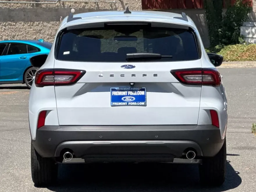 2025 Ford Escape ST-Line photo 1