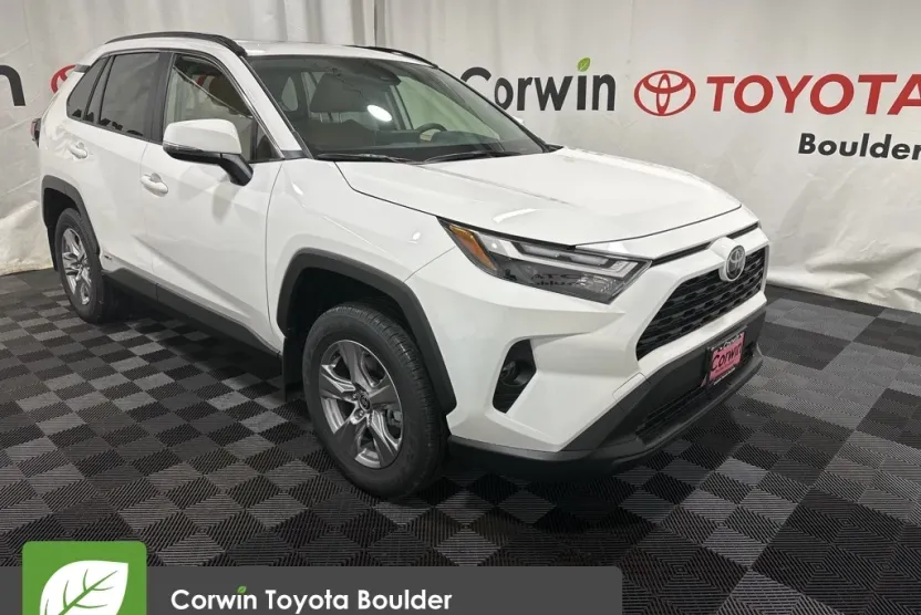 2025 Toyota RAV4 Hybrid XLE photo 1
