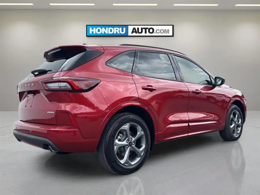 2024 Ford Escape ST-Line photo 1