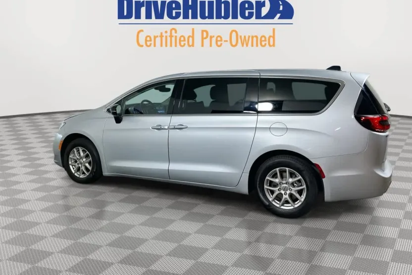 2024 Chrysler Pacifica Touring L photo 1