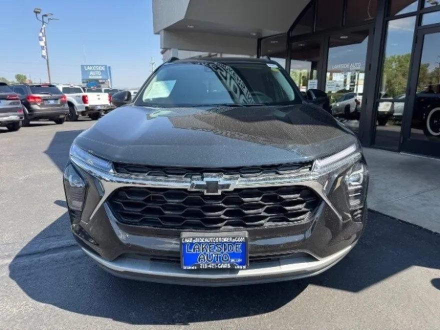 2025 Chevrolet Trax LT photo 1