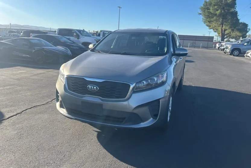 2019 Kia Sorento LX photo 1