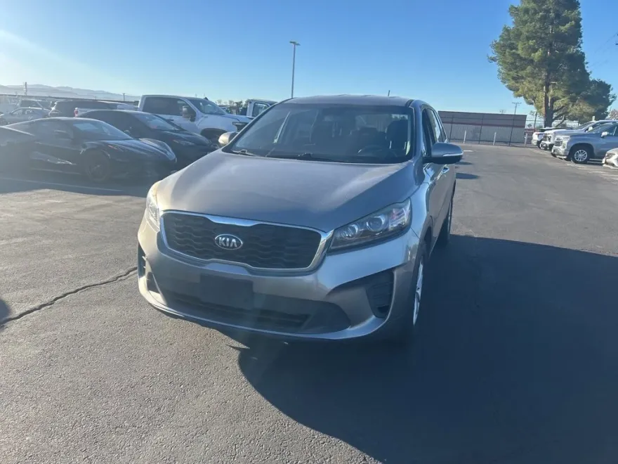 2019 Kia Sorento LX photo 1
