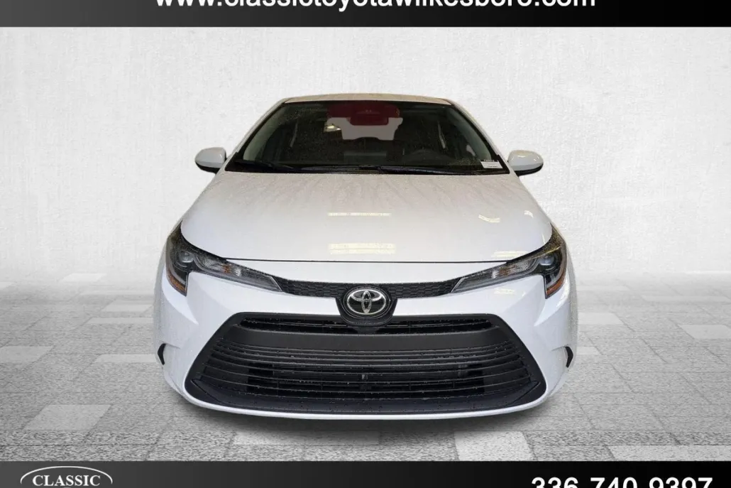 2025 Toyota Corolla LE photo 1