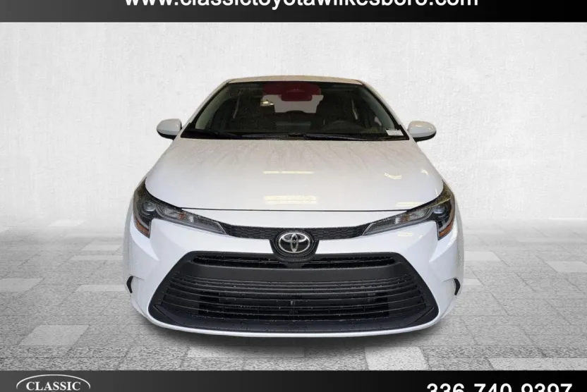 2025 Toyota Corolla LE photo 1