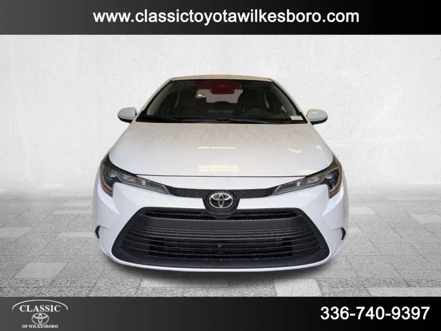 2025 Toyota Corolla LE photo 1