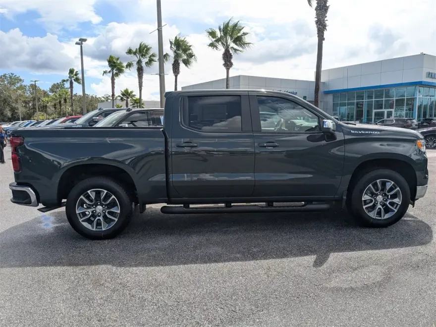 2026 Chevrolet Silverado 1500 LT photo 1