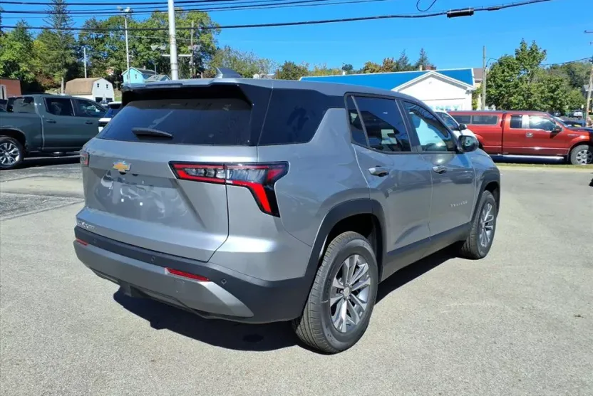 2026 Chevrolet Equinox LT photo 1