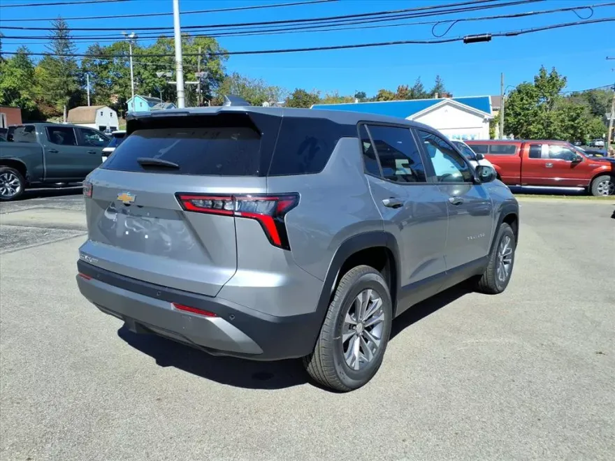 2026 Chevrolet Equinox LT photo 1