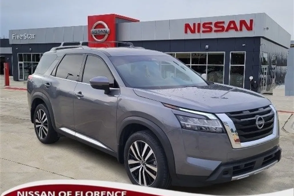 2024 Nissan Pathfinder Platinum photo 1